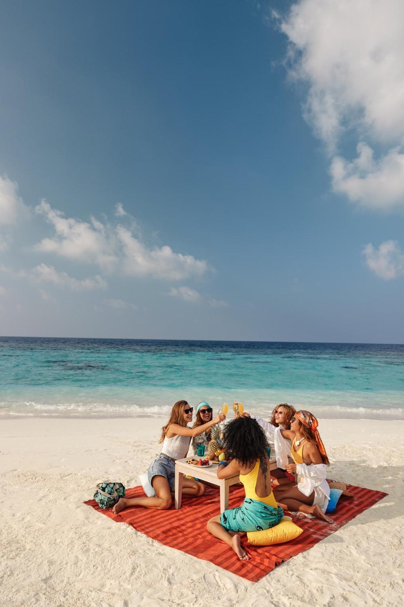 Hotel Nova Maldives Dhangethi Esterno foto