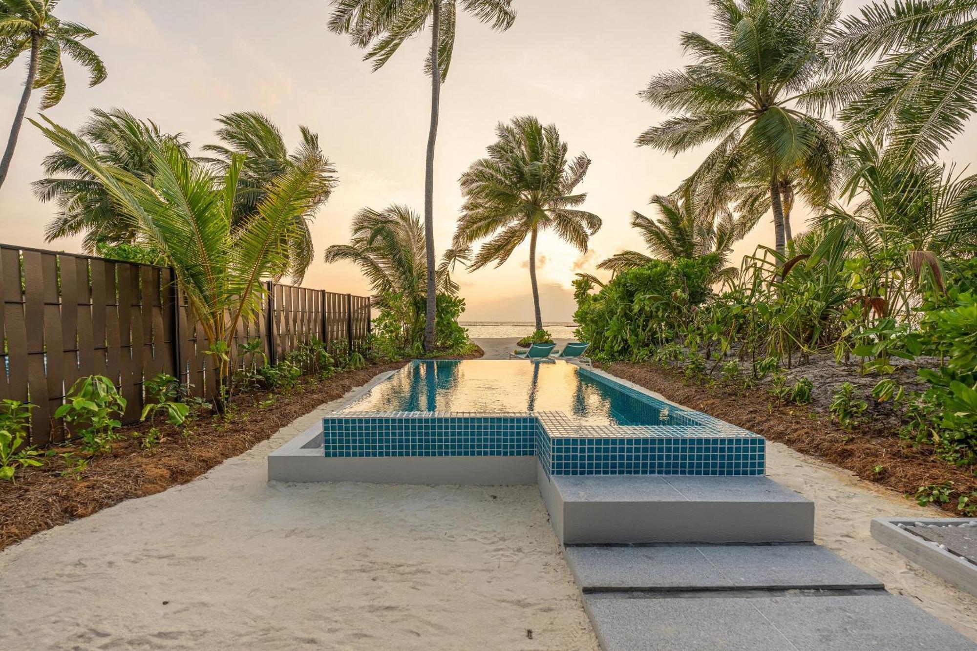 Hotel Nova Maldives Dhangethi Esterno foto
